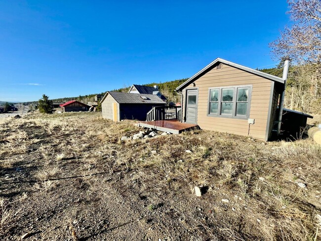 Building Photo - Main St! Storage and Parking! 20 minute dr...