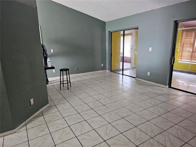 Building Photo - 102 Whitehall Way