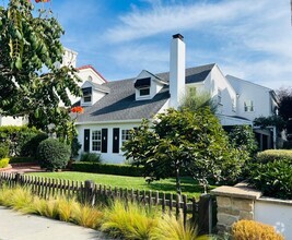 Building Photo - Corona Del Mar Studio 1 block from the Beach!