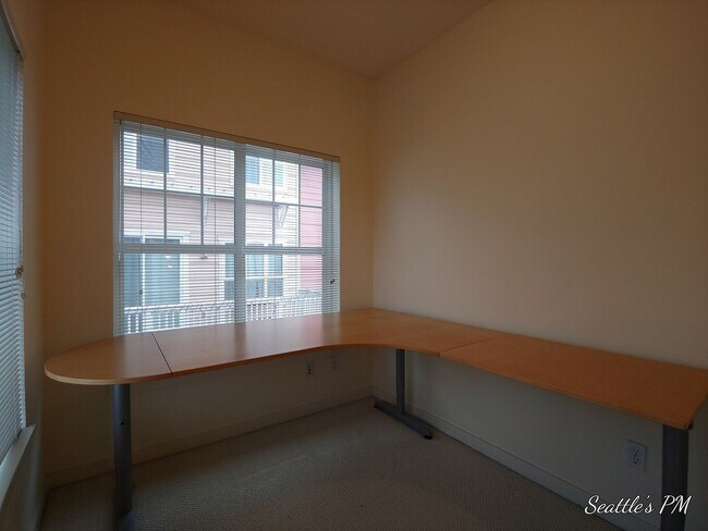 Building Photo - Beautiful 2 Bedroom Townhome in Issaquah- ...