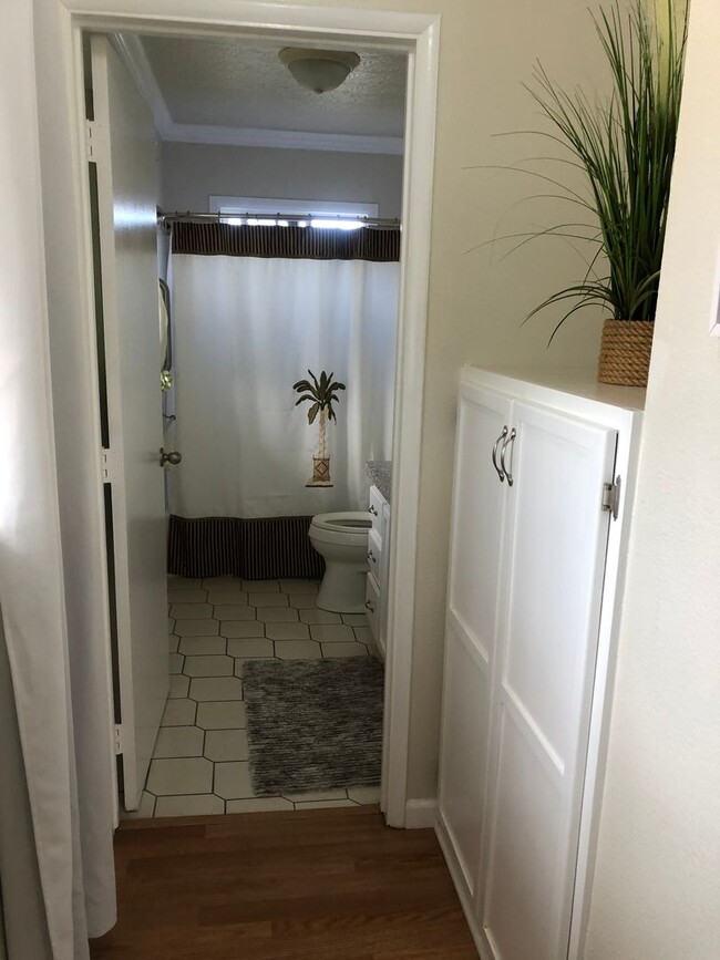 Building Photo - Charming Studio/1/1, Located in Waimanalo,...