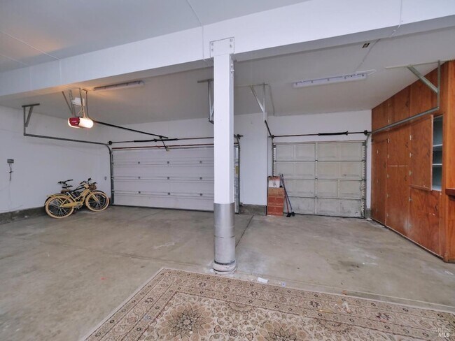 Building Photo - 3500 Crownridge Dr