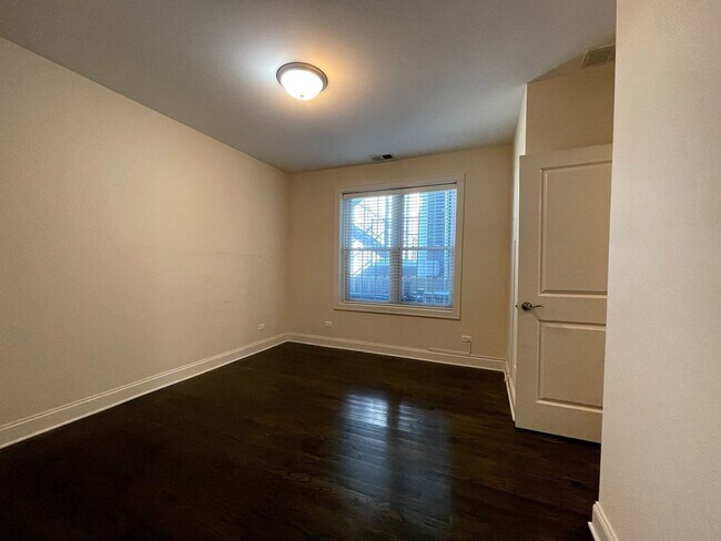 Building Photo - 2834 N Ridgeway