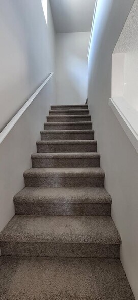 Building Photo - 2215 Livesay Ln