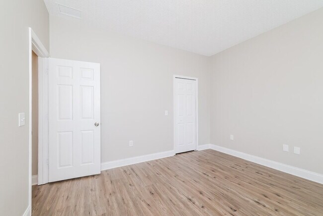 Building Photo - 552 Viceroy Ct