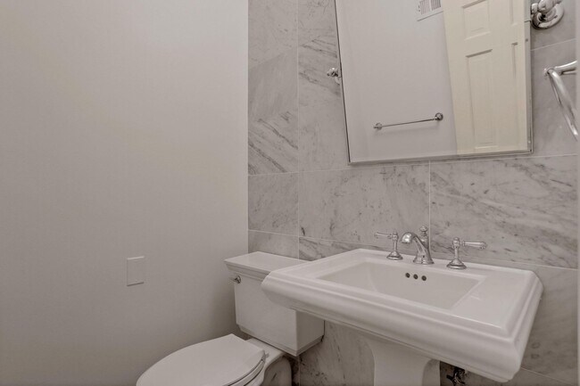 Building Photo - 4925 Weaver Terrace NW
