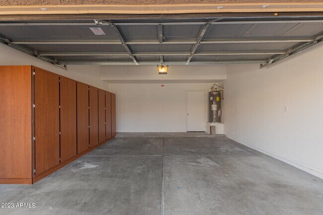 Building Photo - 8001 W Carolina Dr
