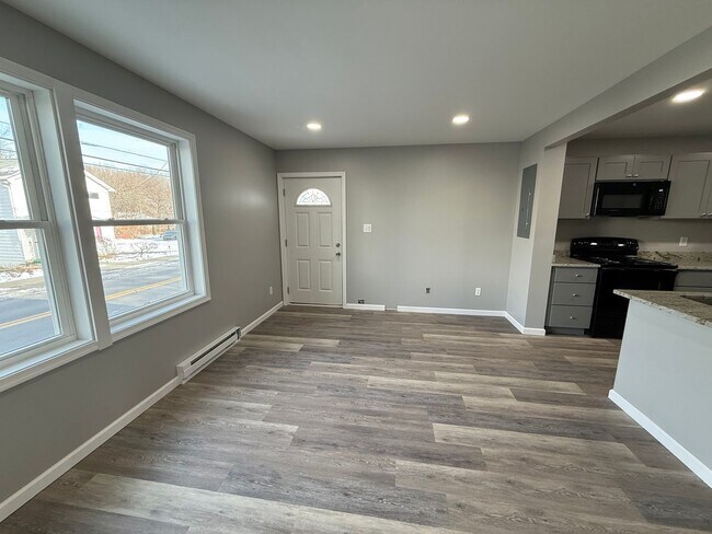 Building Photo - 1136 S Main St