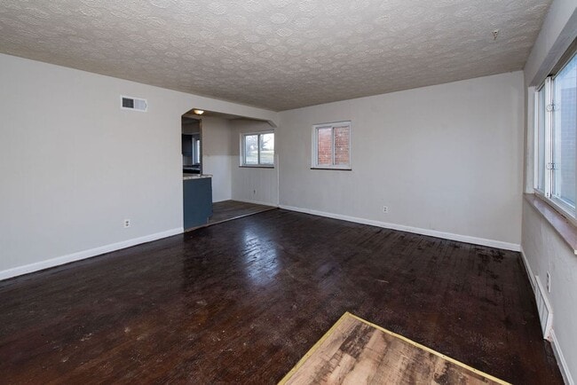 Building Photo - PRICE HILL-NICE 3 BEDROOM 1 BATH RANCH with