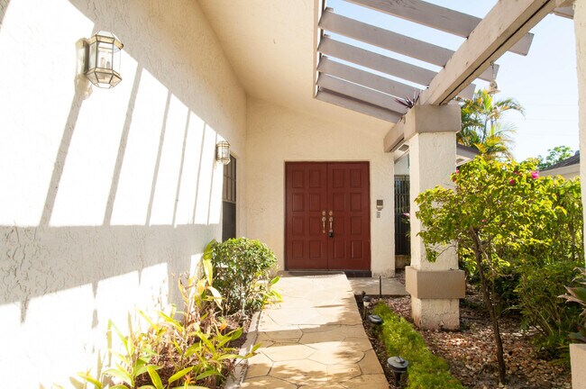 Building Photo - 8963 Old Pine Way