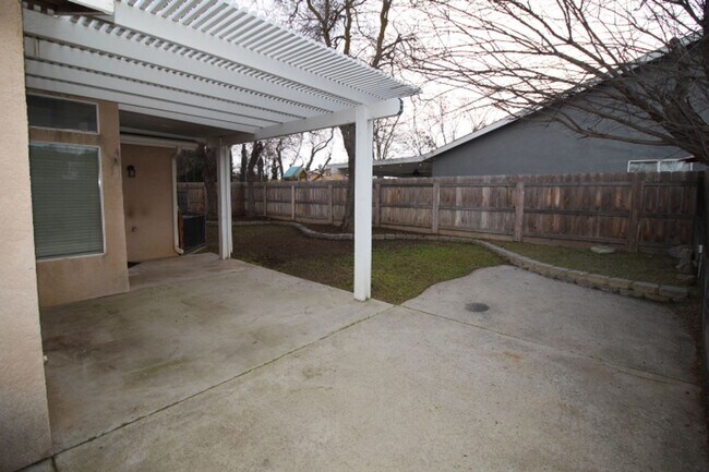 Building Photo - 2232 Golden Ave