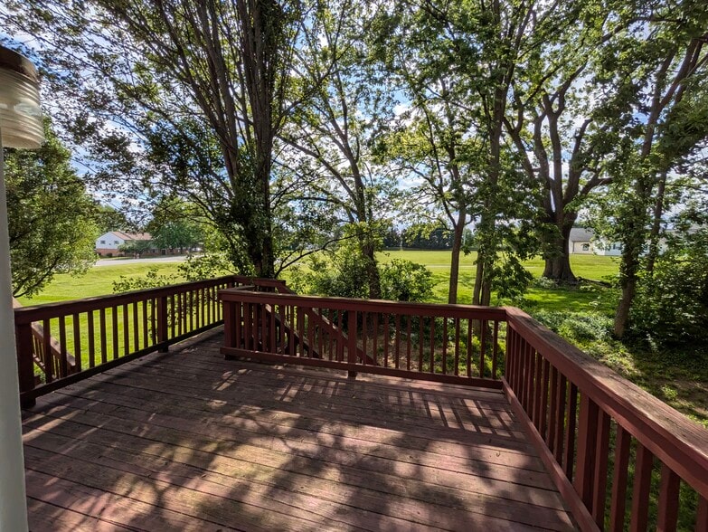 Deck - 7114 Ladd Cir