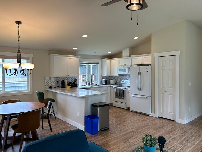 Building Photo - 6440 S Langston Rd