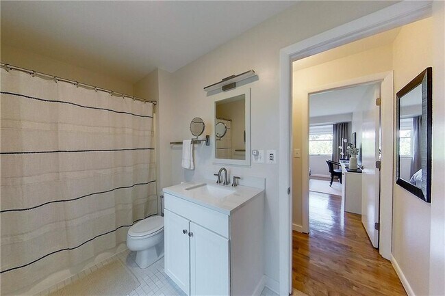 Building Photo - 364 Bellevue Ave