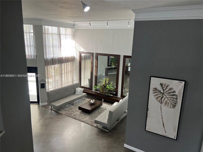 Building Photo - 200 Leslie Dr