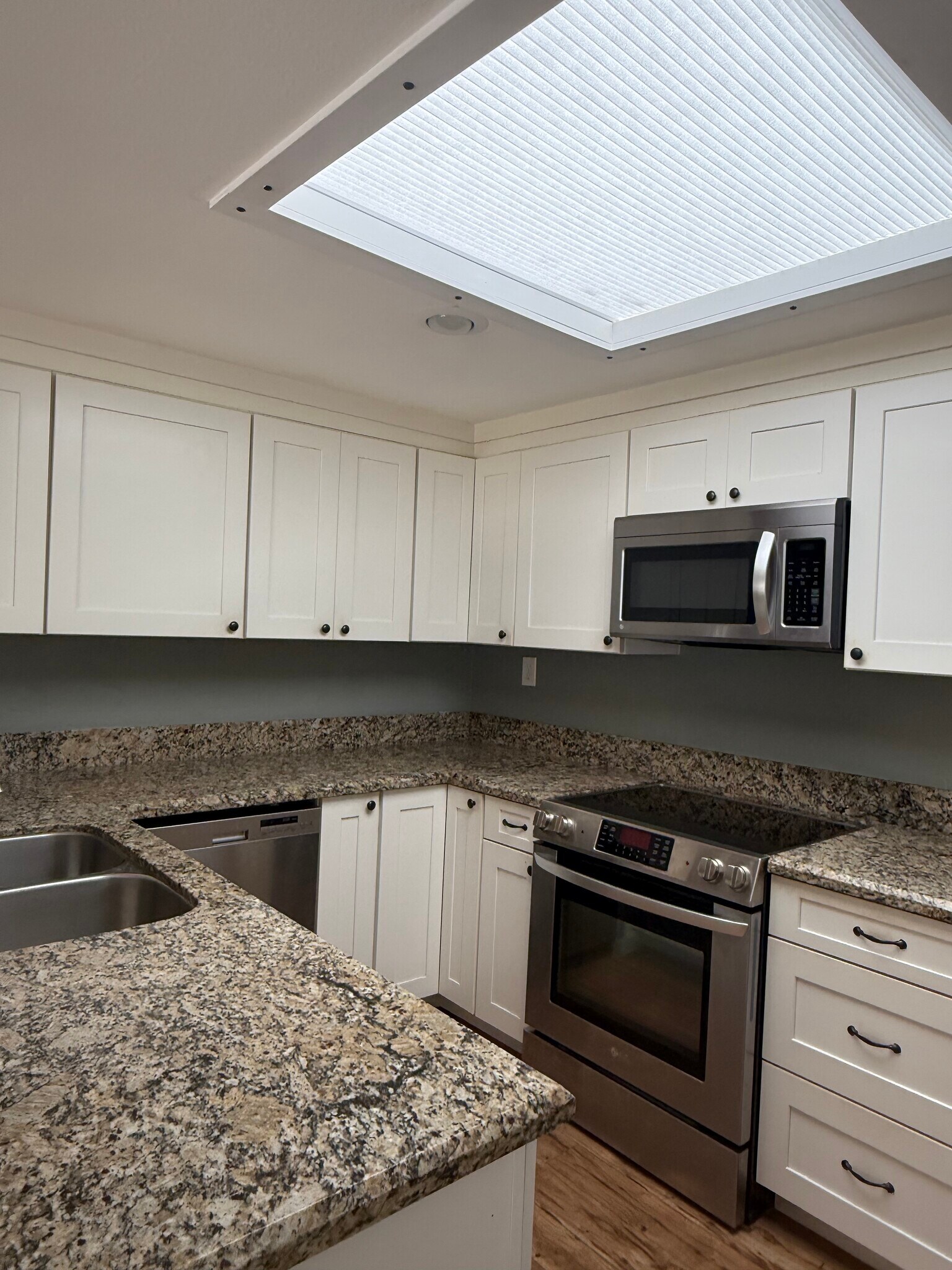 Building Photo - 1886 Fairway Park