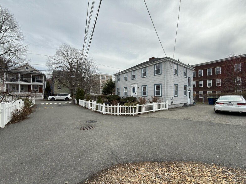 Building Photo - 28 Linden Ave