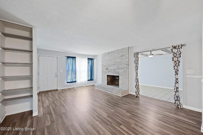 Building Photo - 7520 Blue Wing Dr