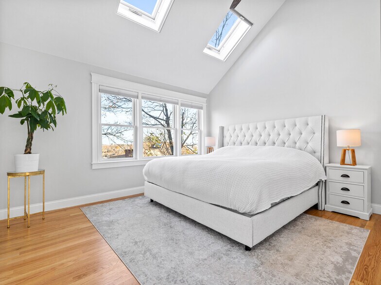 Building Photo - 25 Falmouth Rd