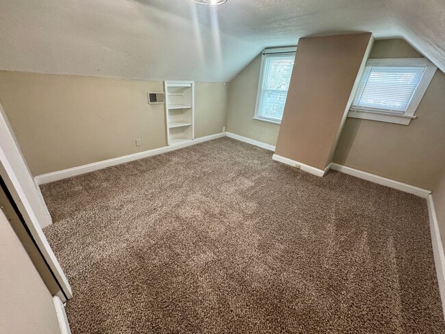 Building Photo - 2542 Glen Echo Dr