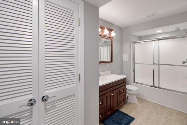 Building Photo - 7420 Mayflower Ct