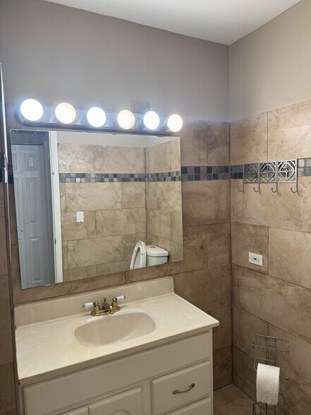 Building Photo - 527 Verde Dr
