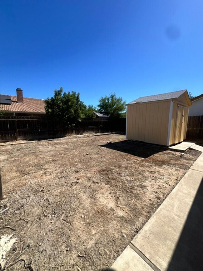 Building Photo - 1316 Chukar St