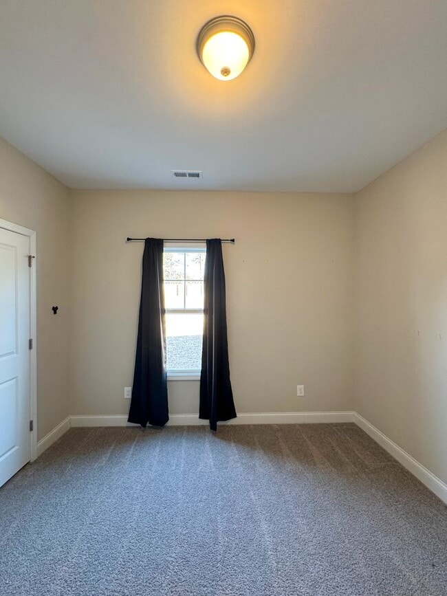 Building Photo - Beautiful 4 Bed 3 Bath Home with Easy Access to I-295