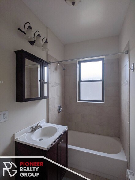 Building Photo - 3721 N Pine Grove Ave