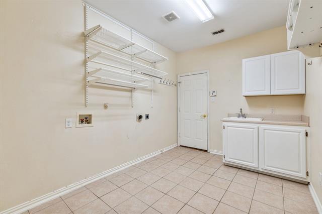 Building Photo - 2021 Country Brook Ln