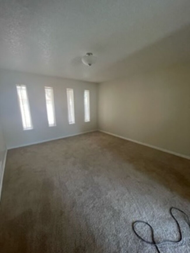 Building Photo - Beautiful 3 Bed Home! Zia School District!
