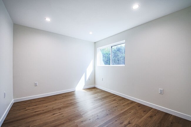 Building Photo - Brand New Townhomes in Echo Park