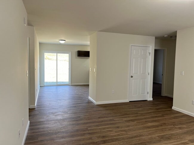 Building Photo - NEW 3 bed/2 bath with 1 car garage for lea...