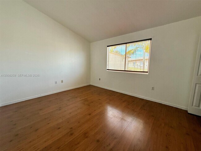 Building Photo - 6235 SW Kendale Lakes Cir