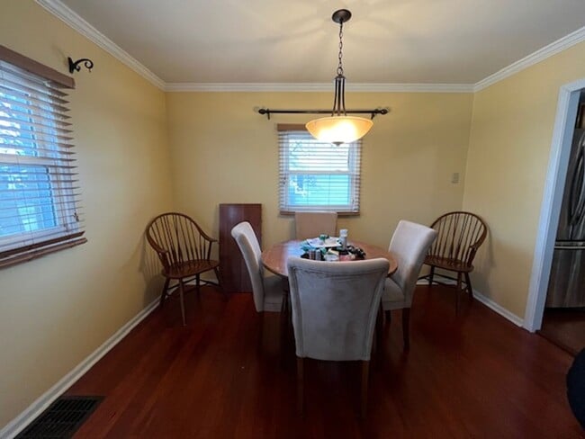 Building Photo - 2 bed 2 bath Single Family Home in Bexley w/ Bonus Rooms