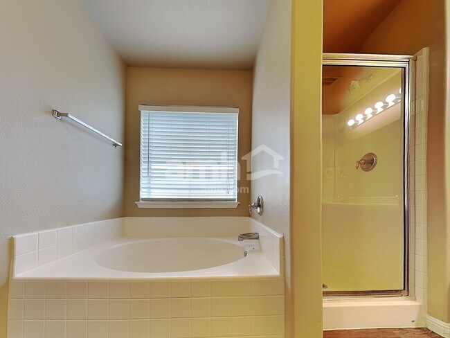 Building Photo - 3723 Holden Ct