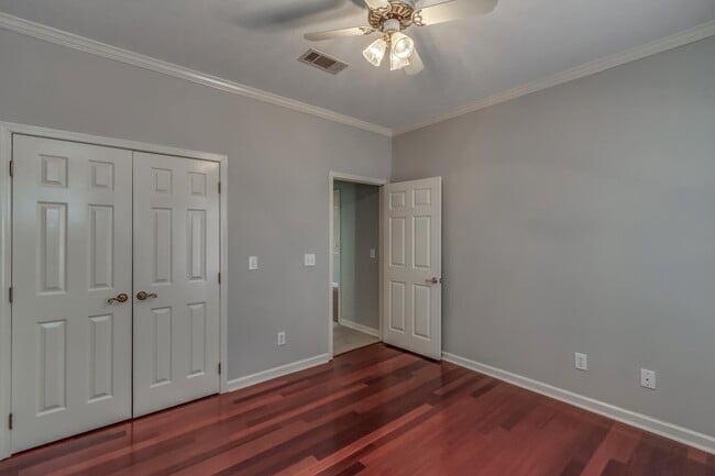Building Photo - 340 Willow Ridge Cove
