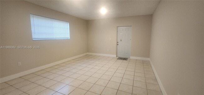 Building Photo - 800 SW 10th Ave