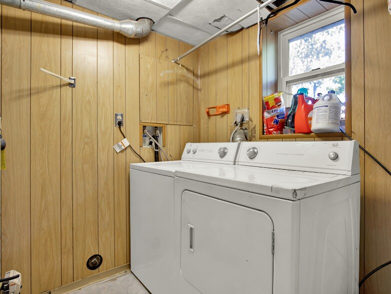 Building Photo - 13005 Lowell Ct