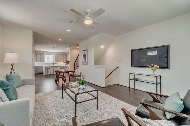 Building Photo - *MOVE IN SUMMER 2026* $6875/$1375 per bed average 5 bed 5.5 Bath Walk to TCU