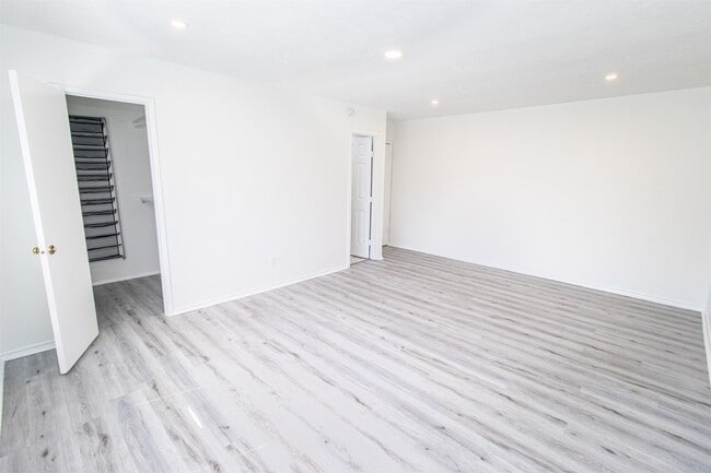 Building Photo - 14010 Meyersville Dr