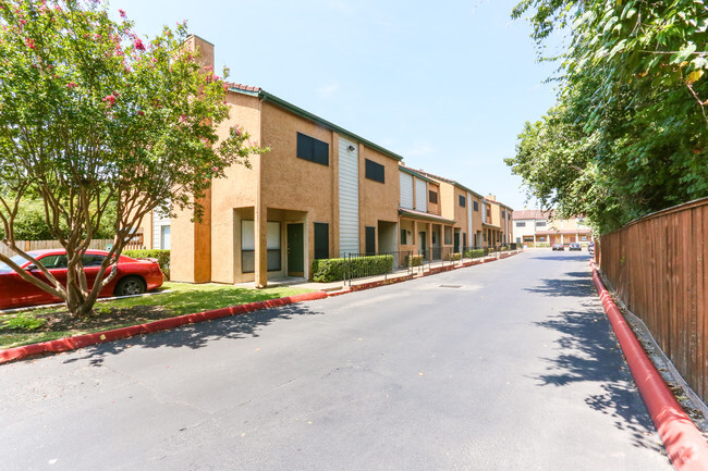 Building Photo - Bluff Springs Townhomes