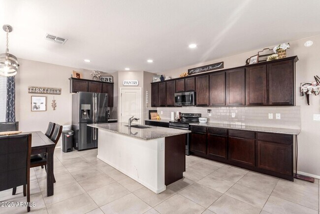 Primary Photo - 18475 W Via Del Sol