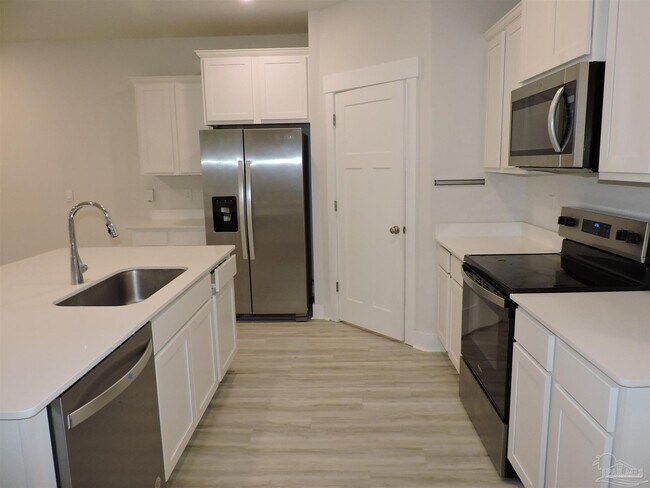 Building Photo - 5851 Sargassum Ln
