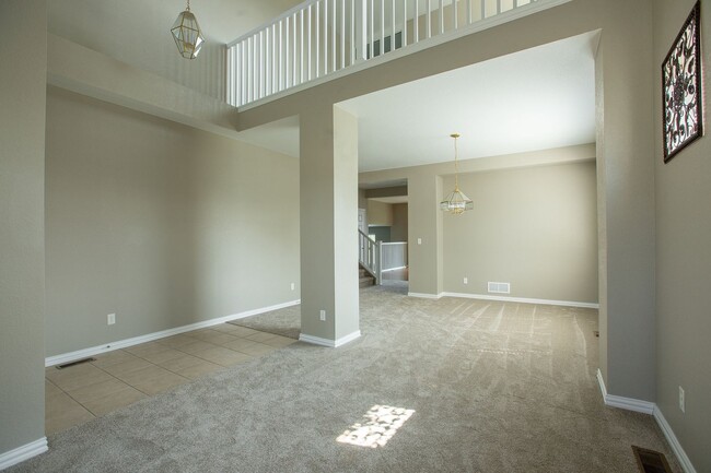 Building Photo - 3232 Chase Dr