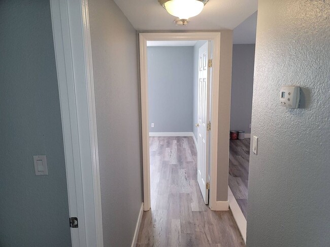 Building Photo - Spacious downstairs 2 bedrooms 2 bathroom ...