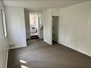 Building Photo - "Charming 2-Bedroom Home with Spacious 1,5...