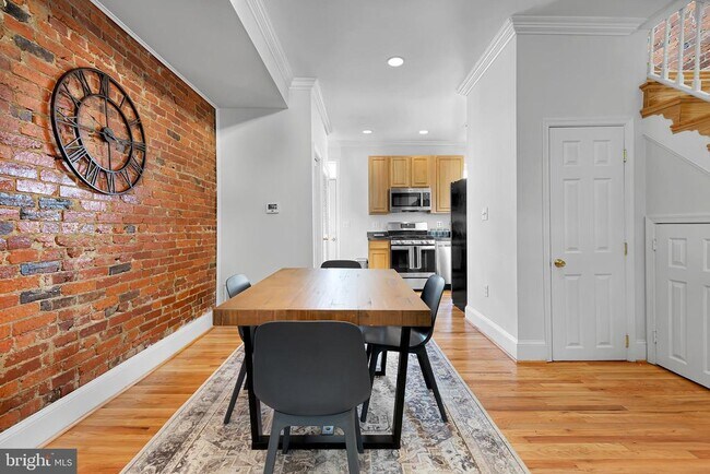 Building Photo - 1037 5th St NE