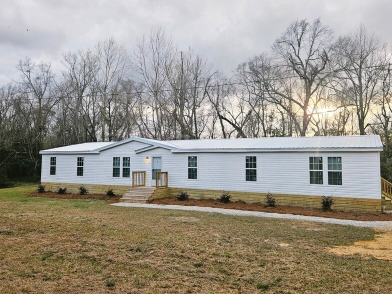 Primary Photo - 525 Horsefly Rd