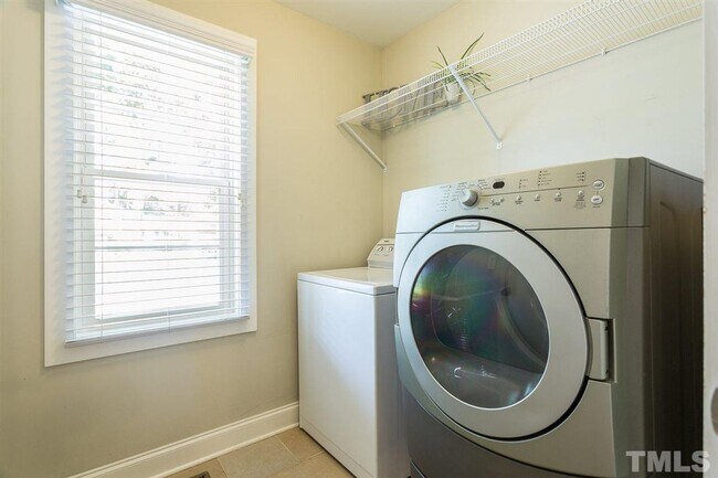 Building Photo - Gorgeous 4 Bedroom Ranch Home, Near Mordecai/Oakwood Neighborhoods, Premium Finishes, Fenced Back...